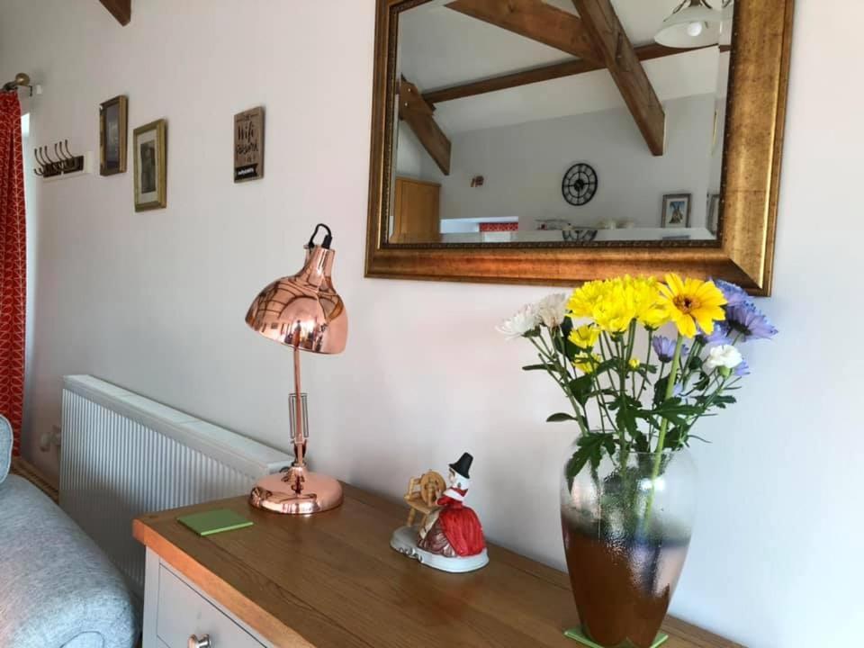 Red Kite Cottage Carmarthen Exterior photo